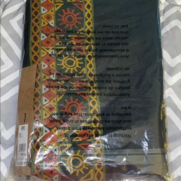 Frye one size wrap/scarf 🧣 - Picture 4 of 5